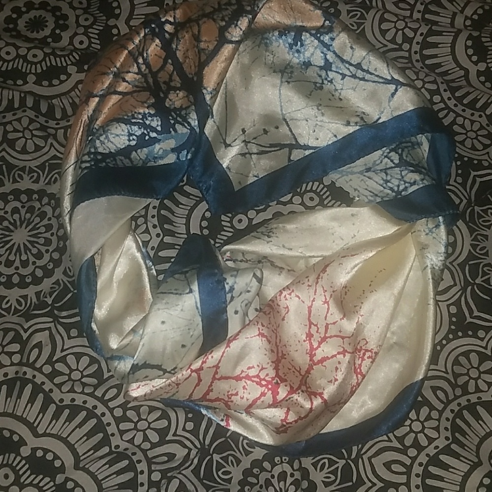 Im selling a scarf.